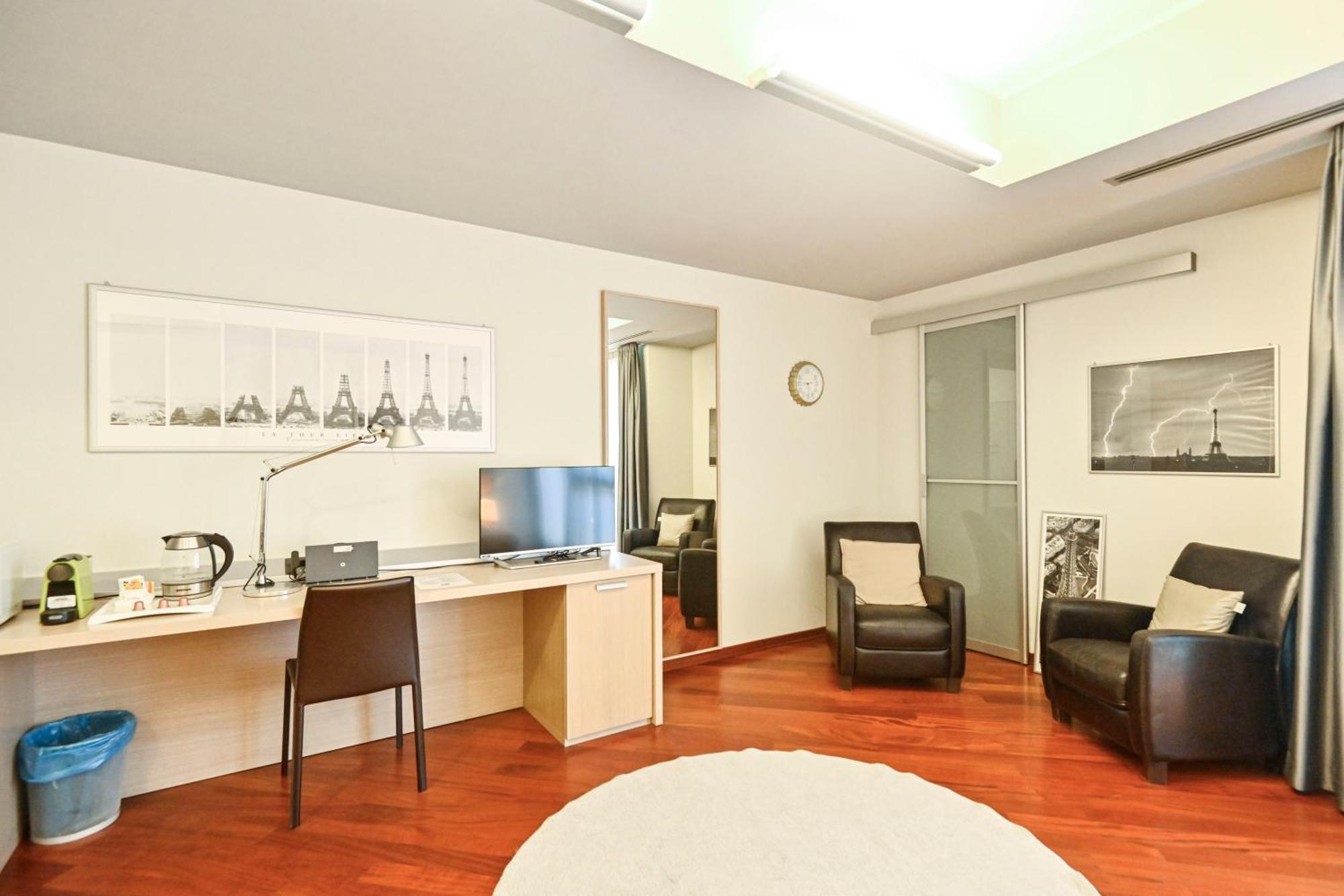 Top Living Apartments - San Salvario Turin Bagian luar foto