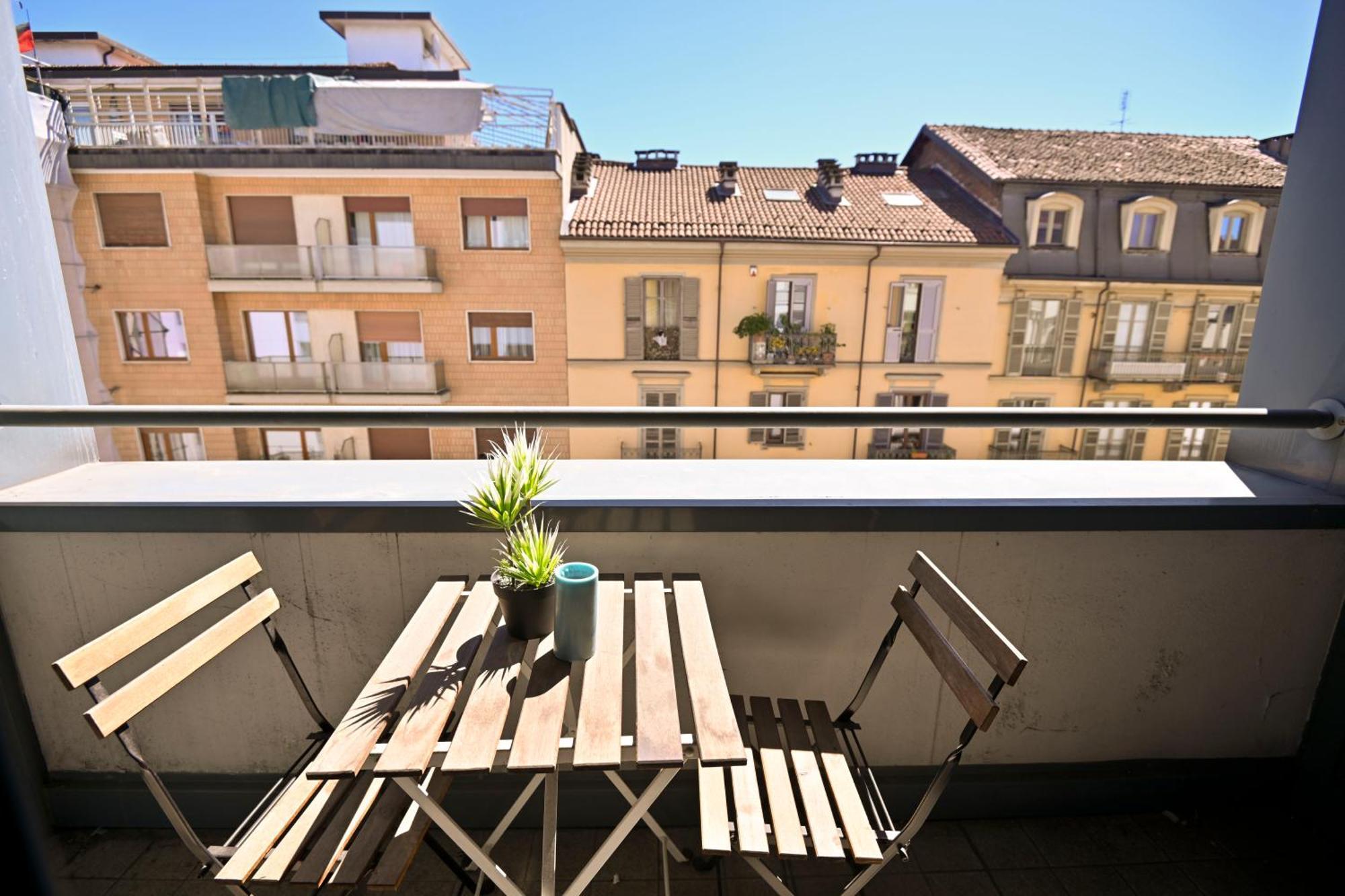 Top Living Apartments - San Salvario Turin Bagian luar foto